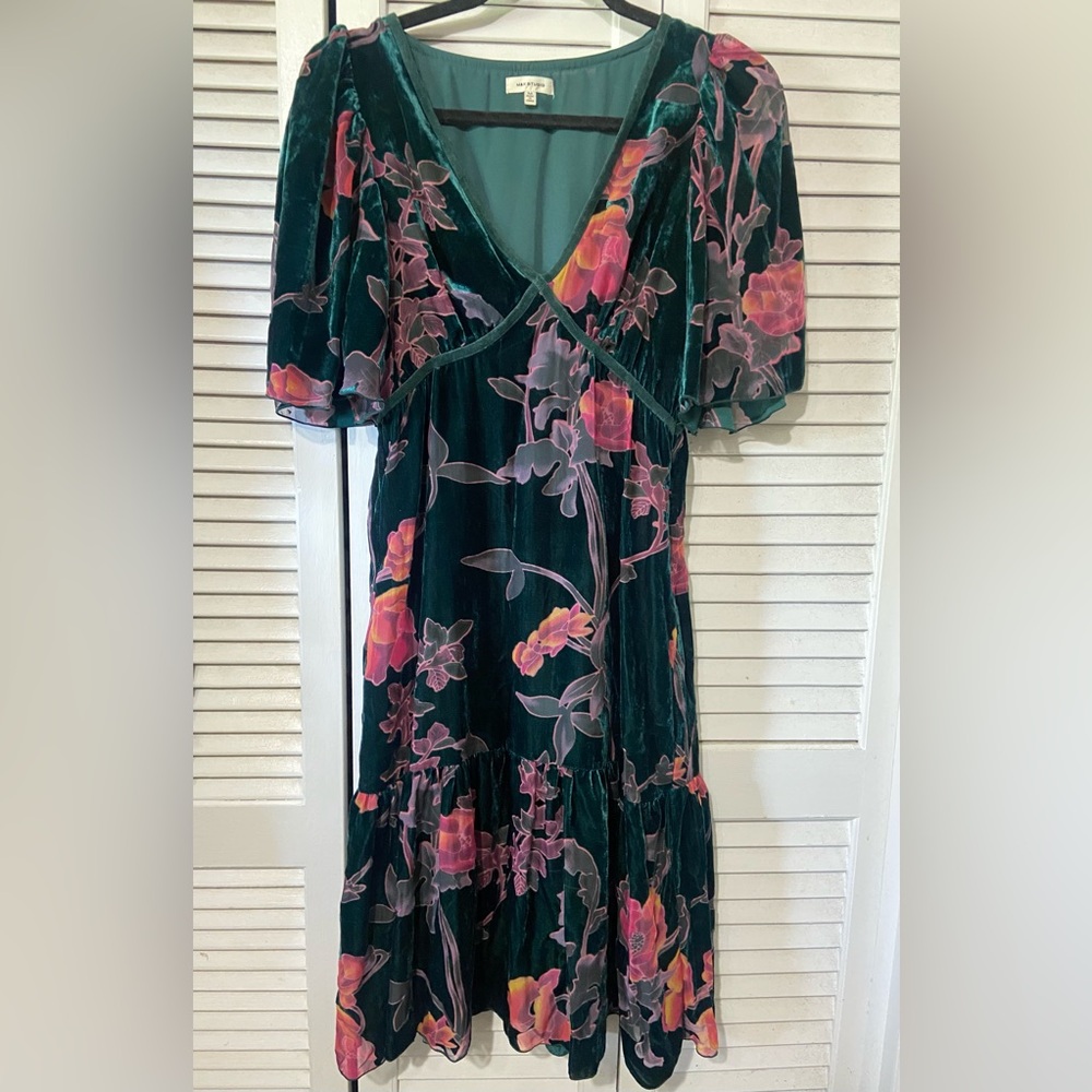 🍁 Max Studio Burnout Velvet Dress in women’s size medium NWOT 🍂